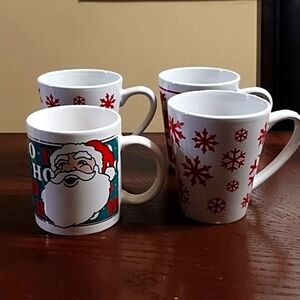 HOLLIDAY CHRISTMAS COFFE MUGS. SET OF 4. VINTA…